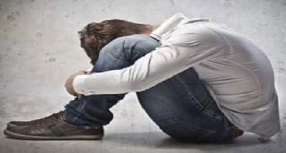 بالفيديو..لبناني يشكو وقوعه في علاقة عاطفية مع شاب وفتاة