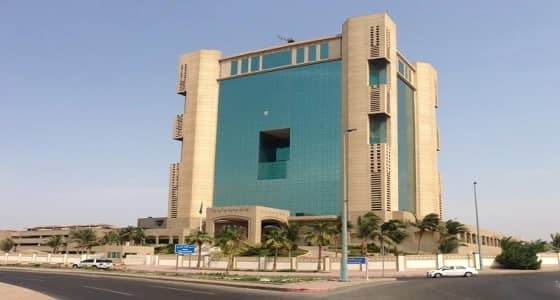 " أمانة جدة " تحظر مغرد بسبب صورة " حفرة "