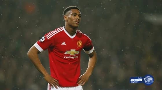 لاعب برشلونة يؤدي مناسك العمرة