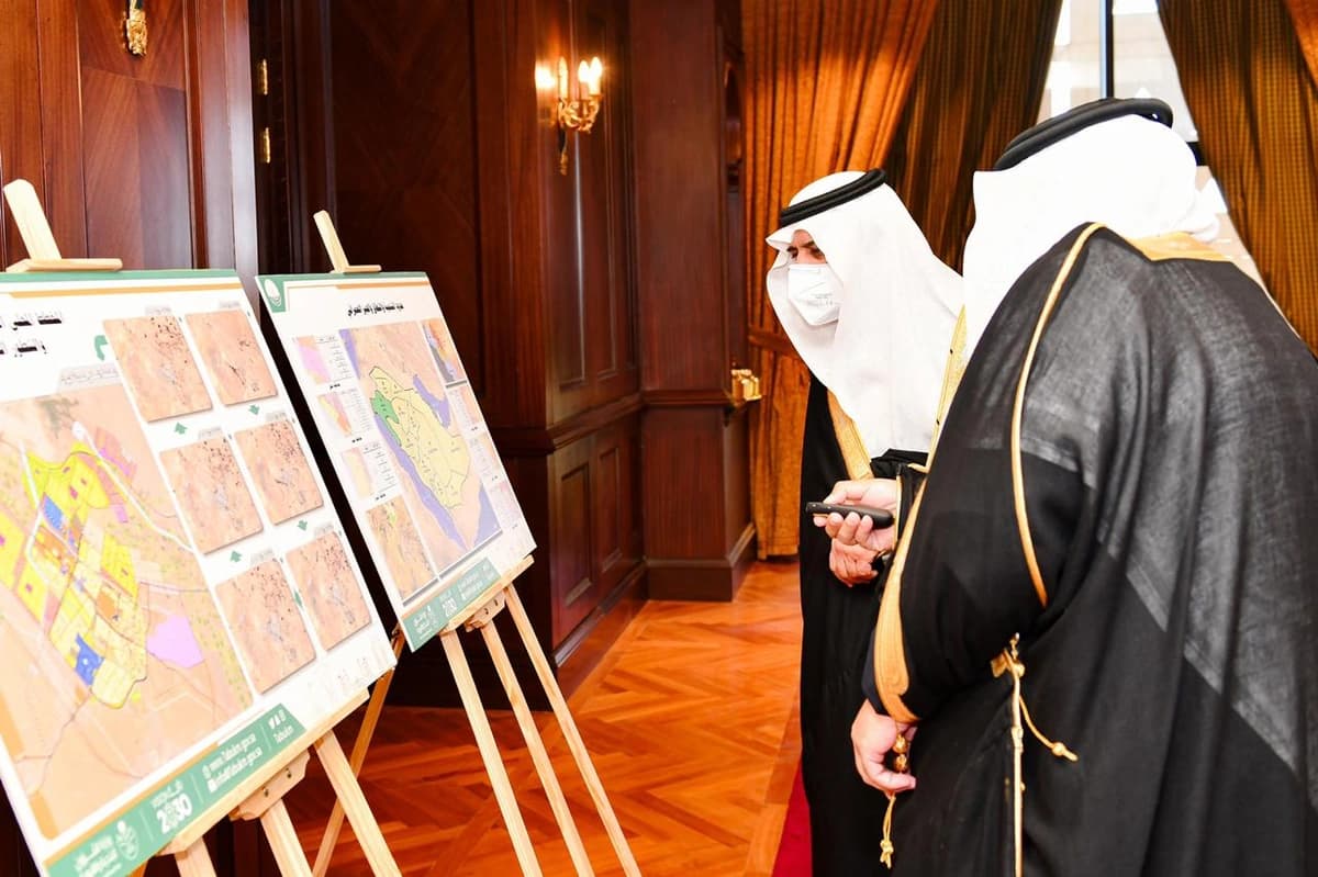 شاهد..  تساقط البرد الكثيف على الرياض