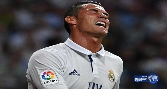 إحصائية مخزية لرونالدو في الموسم الحالي.. حارس البارسا يتفوق عليه