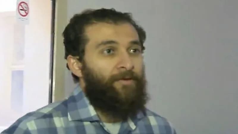 شاهد.. صاحب المنزل المتضرر من شظايا الصاروخ الحوثي بالرياض يروي تفاصيل الواقعة