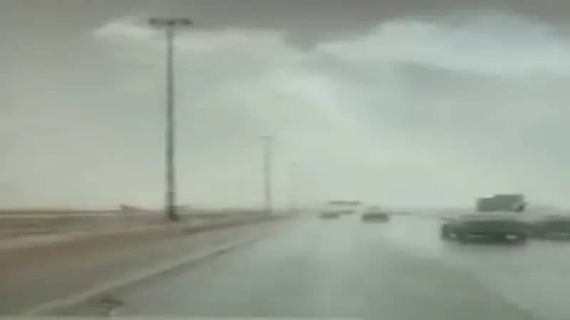 شاهد.. لحظة دخول سحابة سوبر سيل الرياض