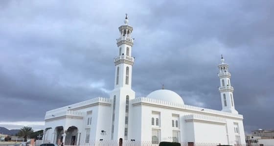 كاتب: الأذان ليس من شروط الصلاة.. وسماعات المساجد ليست مقدسة