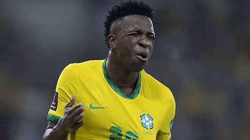 صحفي إسباني يوجه اتهام خطير لفينيسيوس بعد بكائه أمام الإعلام .. فيديو