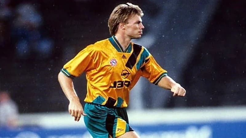 "أديداس" تقرر عودة قميص بايرن ميونيخ التاريخي من جديد