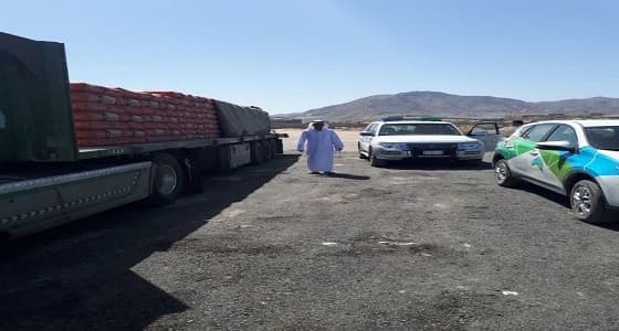 بالصور.. " الشوقية الفرعية " تزيل شاحنات وسط معارضة أصحابها