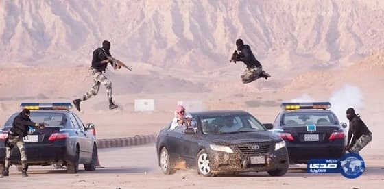 «صدى» تفتح ملف ظاهرة تمزيق ورمي الطلاب لكتبهم بعد الانتهاء من الاختبارات