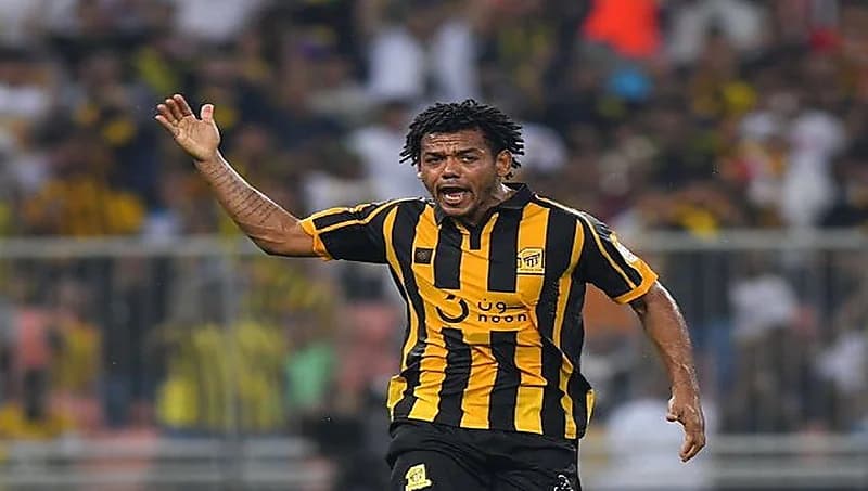 بالفيديو .. "رومارينيو" ينفي وجود مفاوضات بينه وبين الدحيل القطري