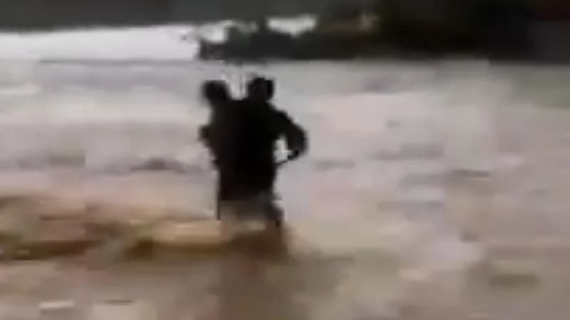 بالفيديو.. شاب ينقذ امرأة وإبنتها جرف مركبتهما السيل بالمجاردة