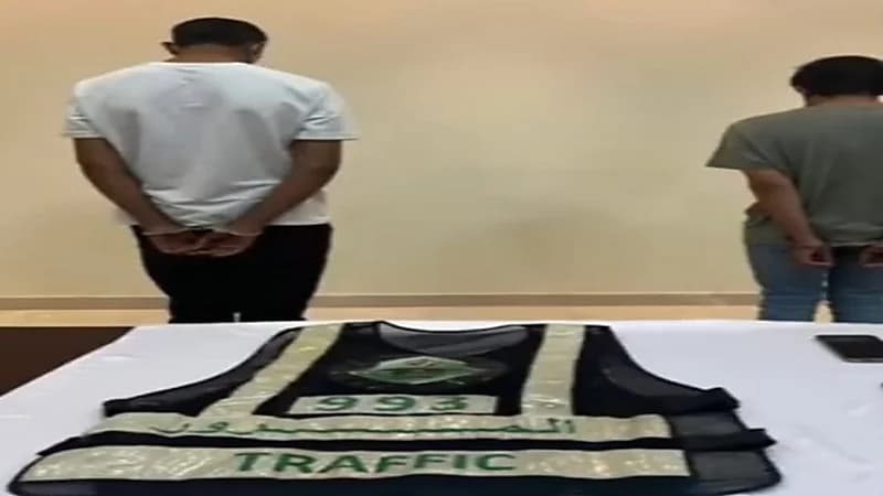 شاهد.. لحظة ضبط مواطنين لانتحال أحدهما صفة رجل مرور في القصيم