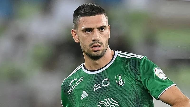 نجم الأهلي ديميرال يُرزق بمولود جديد .. صورة