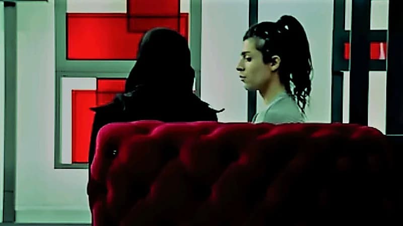 بالفيديو.. رد فعل مؤثر من أم قابلت ابنها بعد تحوله لامرأة: "أنا كتير موجوعة"