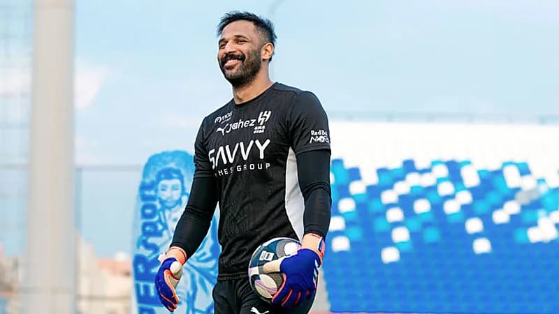 عروض محلية لضم حارس الهلال