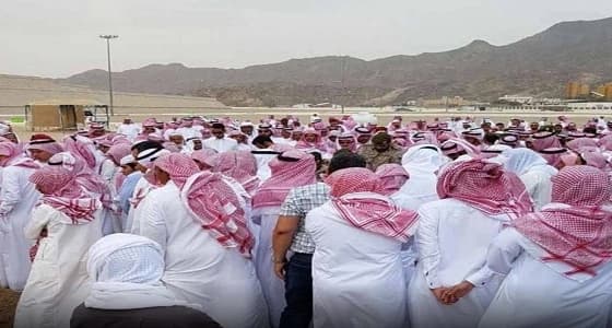 بالصور.. جموع غفيرة يتقدَّمهم محافظ أضم يشيعون شهيد الوطن " المالكي "