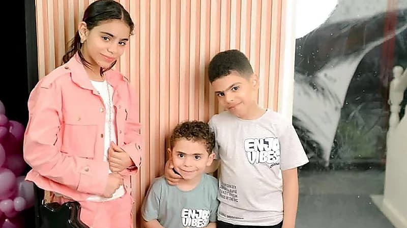 أب يقتل أطفاله الثلاث ثم يلقي بنفسه أسفل عجلات قطار