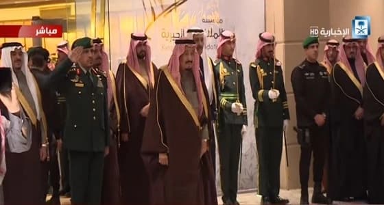 بالفيديو والصور.. " خادم الحرمين " يصل حفل الملك خالد بالرياض