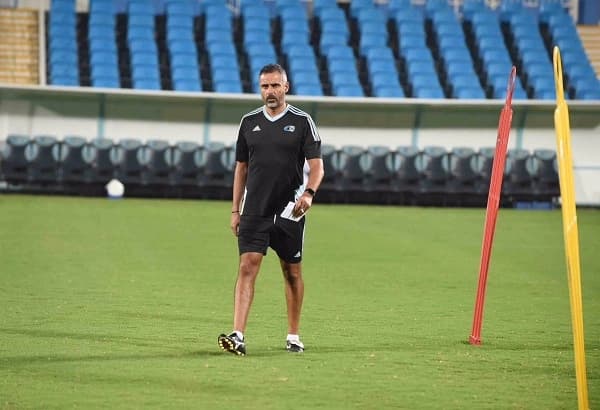 مدرب الأهلي السابق يقترب من خلافة ماميتش في تدريب النصر