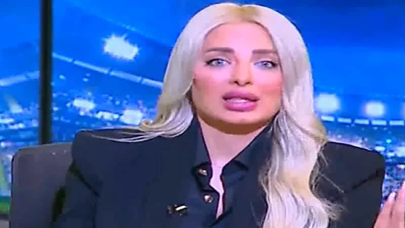 مي حلمي تحرج مشجع راهن على فوز الهلال : سموني مريم لو فاز .. فيديو