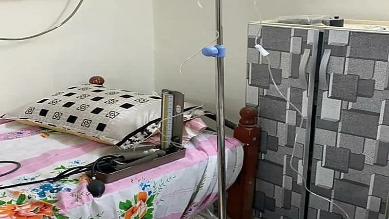 شاهد.. شرطة جدة تضبط وافدا يدير عيادة مخالفة ويبيع أدوية محظورة