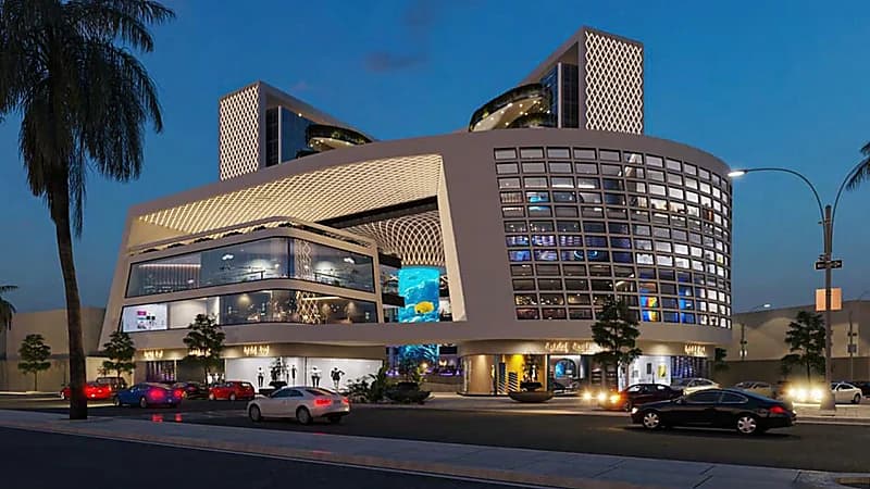 بدء أعمال الحفر والإنشاء في مشروع فندقي بشارع سلطانة في المدينة المنورة .. صور