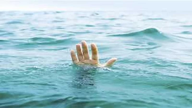 حرس الحدود بجازان ينقذ مواطنًا من الغرق أثناء ممارسة السباحة