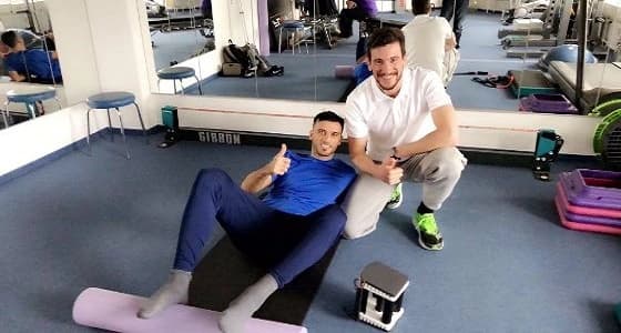 " السومة " يشارك جماهيره بصورة بعد نزع الجبيرة