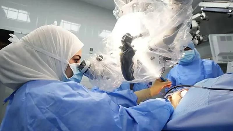 إجراء أول عملية زراعة قوقعة باستخدام اليد الروبوتية في مركز الملك عبدالله التخصصي