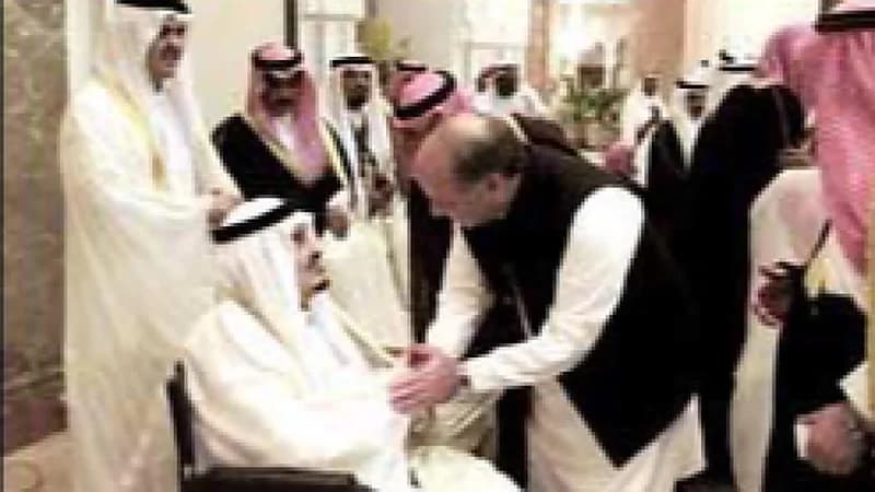 صور من التاريخ لاستقبال الملك فهد القائد الأعلى للقوات المسلحة بقصر منى