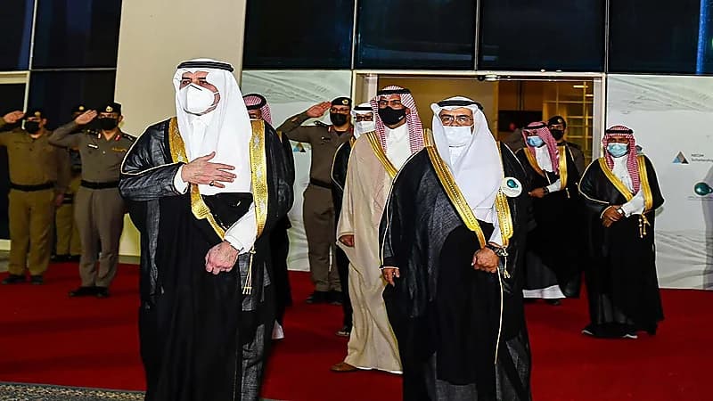 أمير تبوك يرعى حفل تخريج الدفعتين الـ 13 من حملة البكالوريوس والثامنة من حملة الماجستير