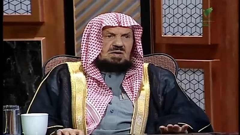 بالفيديو.. "المنيع" يوضح حكم وضع الرجال لـ"جيل أو كريم" للشعر
