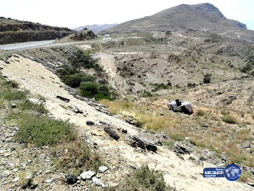 نجاة ثلاثة مصريين اثر انقلاب على طريق " أبها - الطائف "