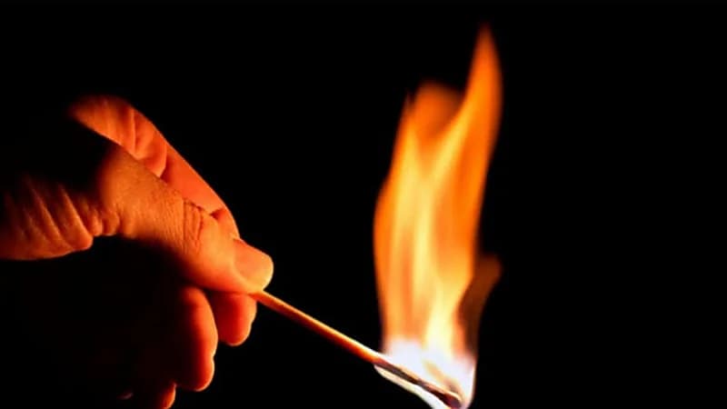 لبناني يحرق نفسه احتجاجًا على الأوضاع المعيشية