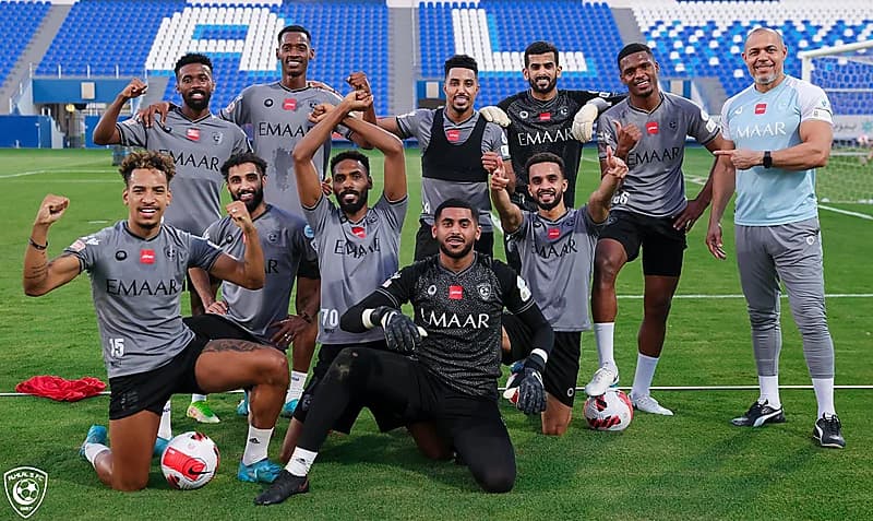 بالأسماء.. غياب 7 لاعبين من الهلال عن مواجهة الفيحاء