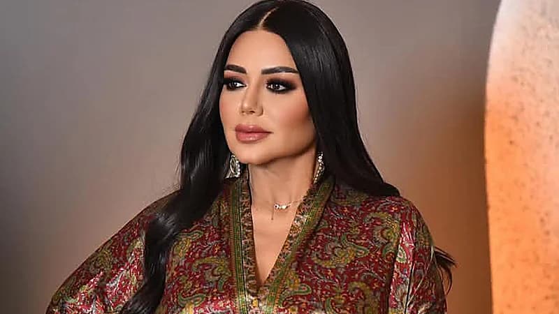 رانيا يوسف تفاجئ الجميع وترتدي العباءة في حفل Joy Awards .. صور