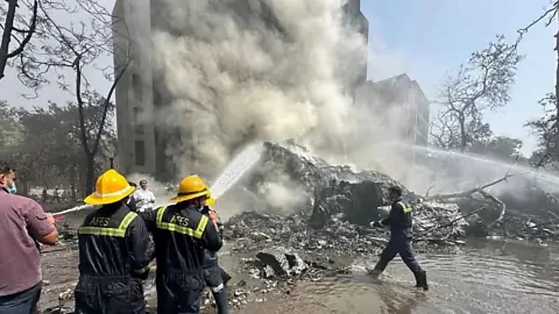 تفاصيل جديدة عن الطائرة المنكوبة والخطوط الهندية تعلن جنسيات الضحايا.. فيديو