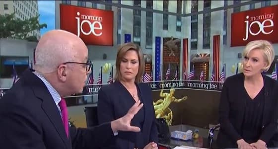 بالفيديو.. مذيعة أمريكية تضع مؤلف " نار وغضب " في موقف محرج