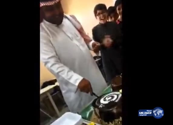 فيديو| سائق يمنع آخر من تجاوزه بطريقة متهورة في الرياض