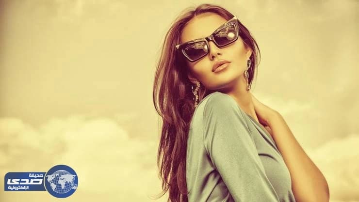 عارضة أزياء إيرانية تكشف أسباب عملها في السر