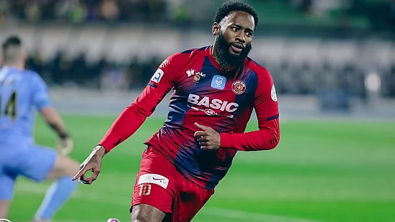 الريان يدخل سباق التعاقد مع نجم ضمك نكودو