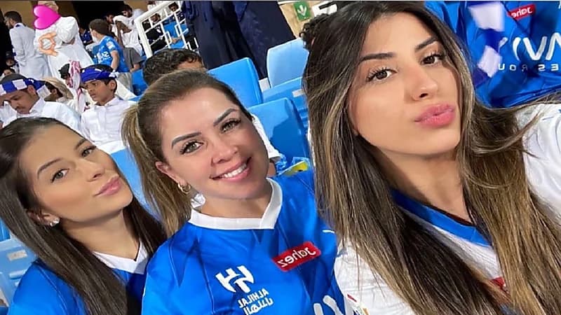 جمال وإطلالة عفوية لزوجات وأطفال نيفيز ومالكوم وميشائيل .. صور