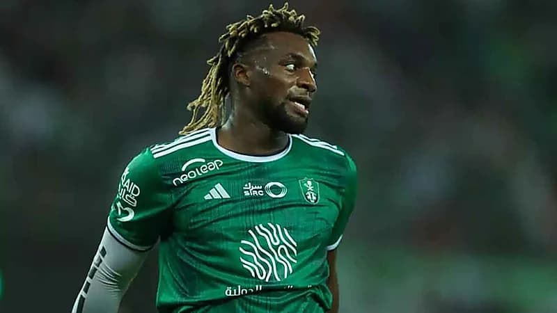 وسط أنباء رحيله.. سان ماكسيمان ينضم لمعسكر الأهلي