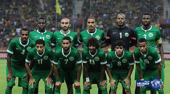 بالصورة.. عمرة تجمع معلمين بزميلهم الأردني بعد فراق 20 عاماً