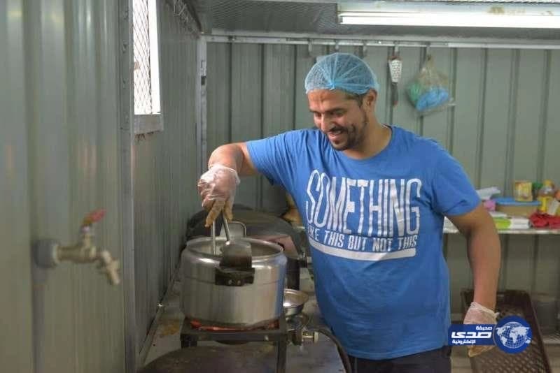 بالصور.. ثلاثة أشقاء يتحدون ثقافة العيب ويديرون مطعمهم الخاص في عسير