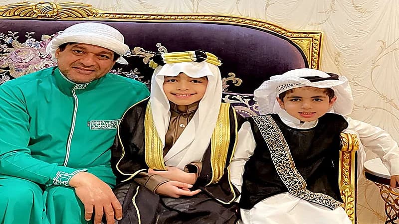 الزعاق ينشر صورة ابنيه "شهاب ونهار" في يوم التأسيس