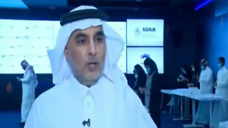 رئيس هيئة البيانات والذكاء الاصطناعي يكشف عن مميزات "السوار الذكي" للحاج "فيديو"