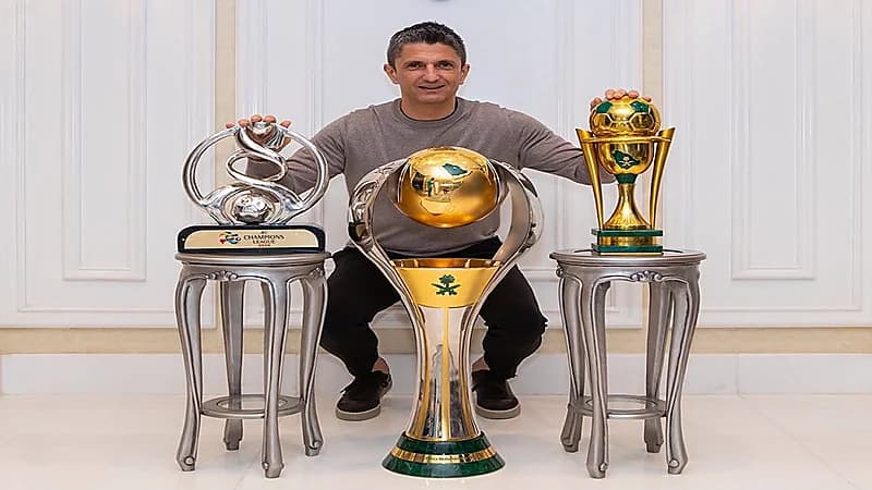 الهلال يدعو لوشيسكو لحضور حفل التتويج بالدوري