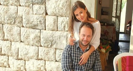 في عيد زواجهما.. مكسيم مداعبًا زوجته " انزلي خليني أسوق "