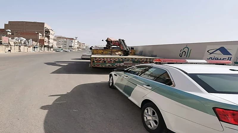القبض على قائد مركبة متهور كاد يتسبب بحادث مروع في طريق الملك عبدالعزيز