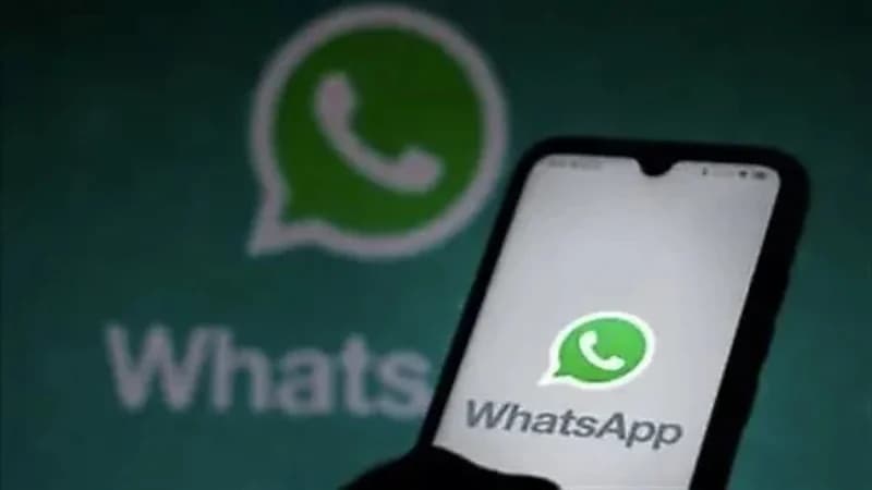 أطباء يجرون عملية ولادة متعثرة بإستخدام الواتساب